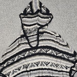 Charlotte Russe Women's Hooded Sweater Poncho Black & White Size Medium.